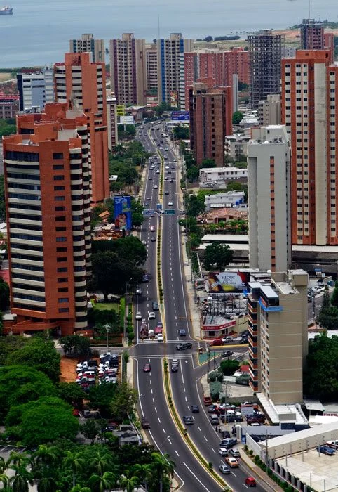El Milagro Avenue in Maracaibo with the lake beyond